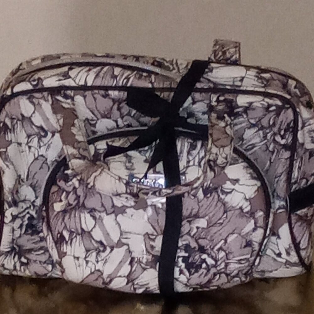 Ellen Tracy Black/White/Tan 2 Piece Floral Design Cosmetic Bag